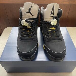 Jordan Men's Sneakers in Black and Yellow